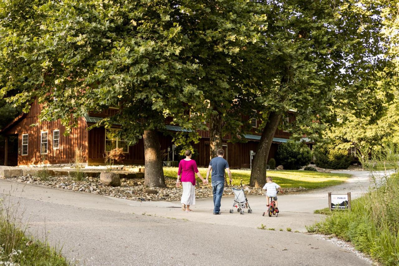 Blue Spruce . Trailside Lodging Villa Millersburg Exterior photo